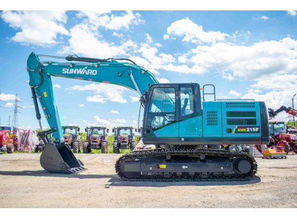 Piese Excavator senile SUNWARD SWE215F-5A de vanzare